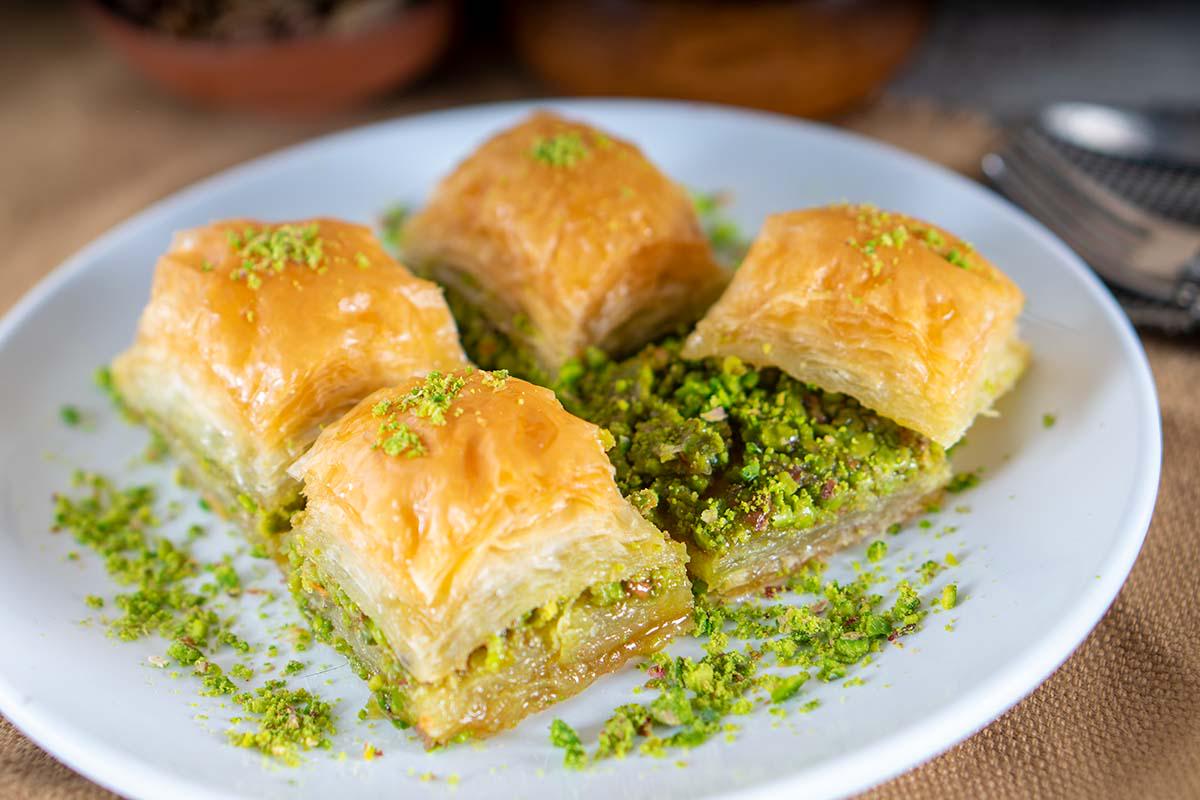 Turkish Pistachio Baklava, Luxury Gifts Box, Real Turkish Baklava, Traditional Baklava, Premium Handmade Baklava, 6 pc 0.66lb - 300g