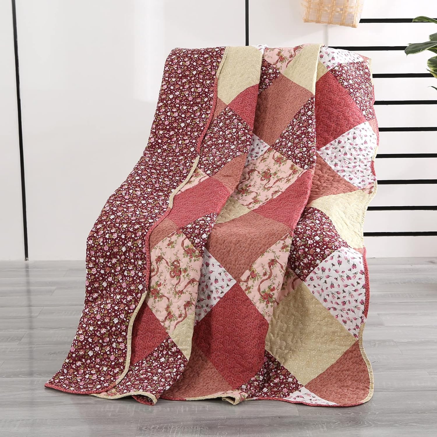 Qucover Quilted Throw Blanket, 59x79 Inch Patterened Patchwork Quilt, Soft Microfiber Reversible Multicolor Shabby Chic Floral Coverlet, Lightweight Bed Quilt Cover for for Couch Sofa Multicolor 59"x79"